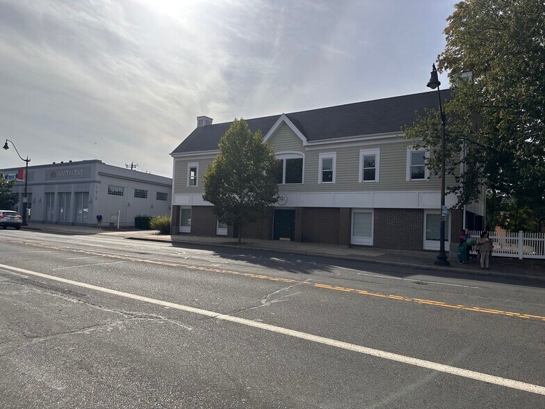 710 West Ave, Norwalk, CT à louer - Photo du bâtiment - Image 1 de 5