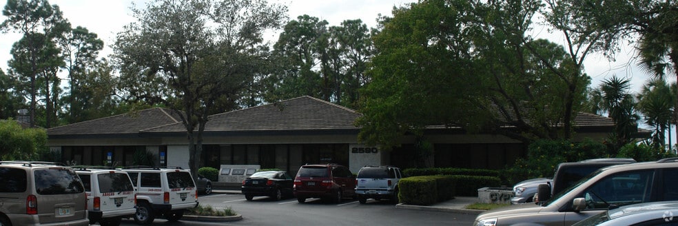 2590 Golden Gate Pky, Naples, FL for lease - Building Photo - Image 2 of 3