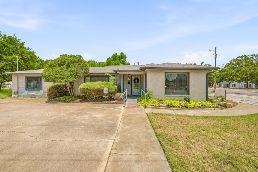 416 S Morgan St, Granbury, TX à vendre - Photo du bâtiment - Image 2 de 30