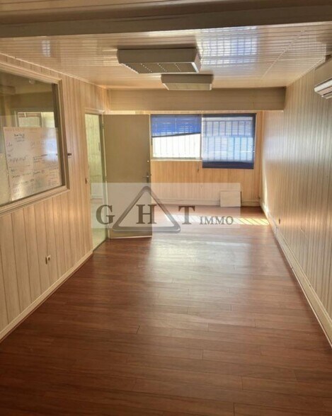Retail in Épinay-sur-Seine for lease - Interior Photo - Image 3 of 4