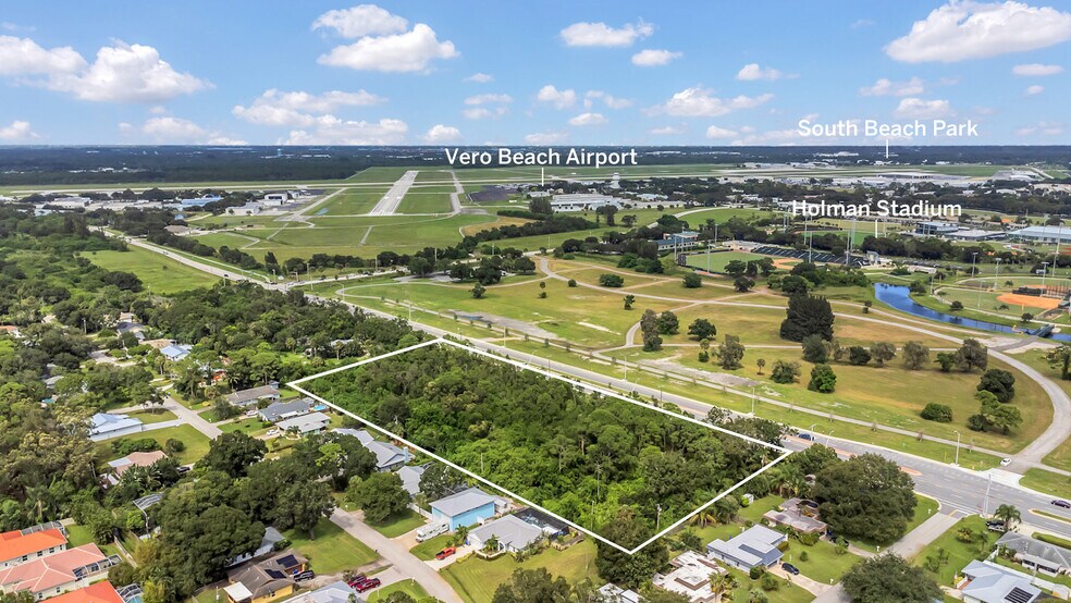 2301 43rd Ave, Vero Beach, FL à vendre - Photo du bâtiment - Image 2 de 15