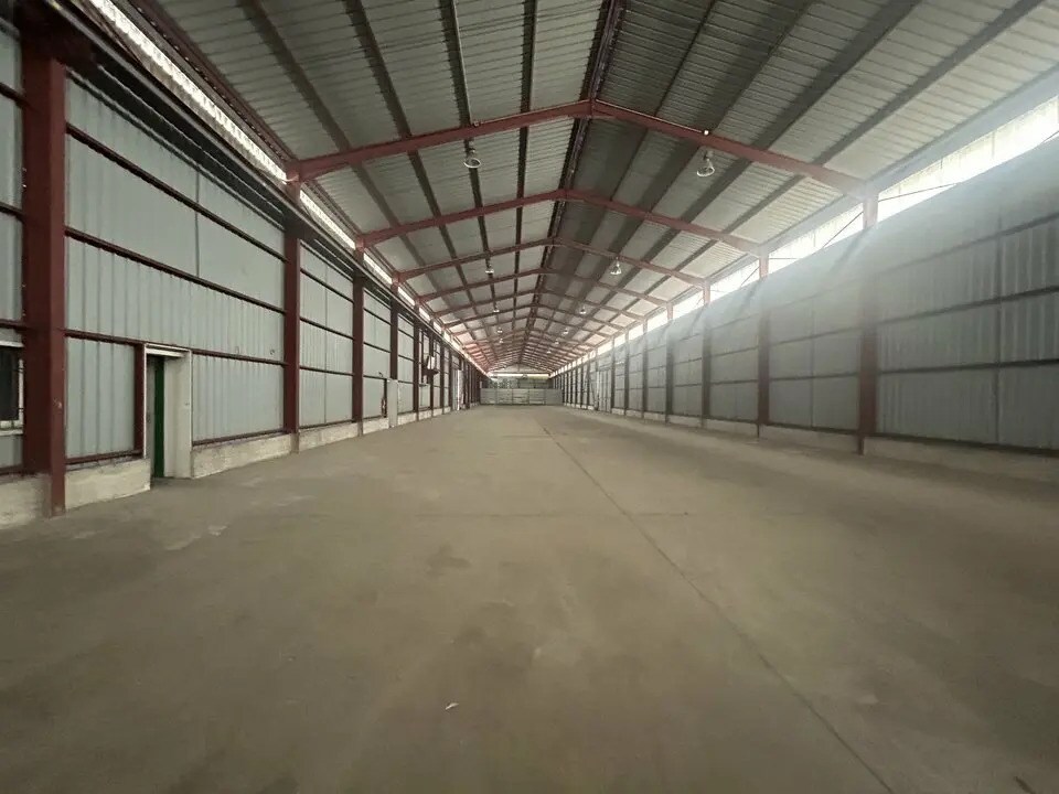 Flex in Avignon for lease Building Photo- Image 1 of 7