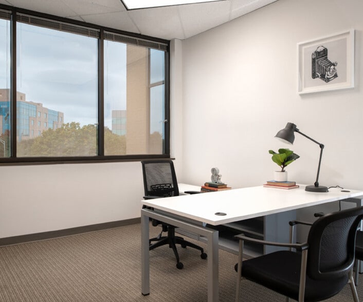 7676 Hillmont St, Houston, TX for lease - Interior Photo - Image 2 of 5