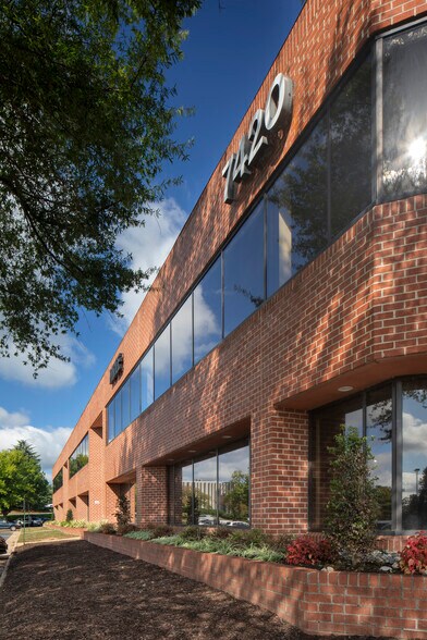 7420 Fullerton Rd, Springfield, VA à louer - Photo du bâtiment - Image 3 de 7