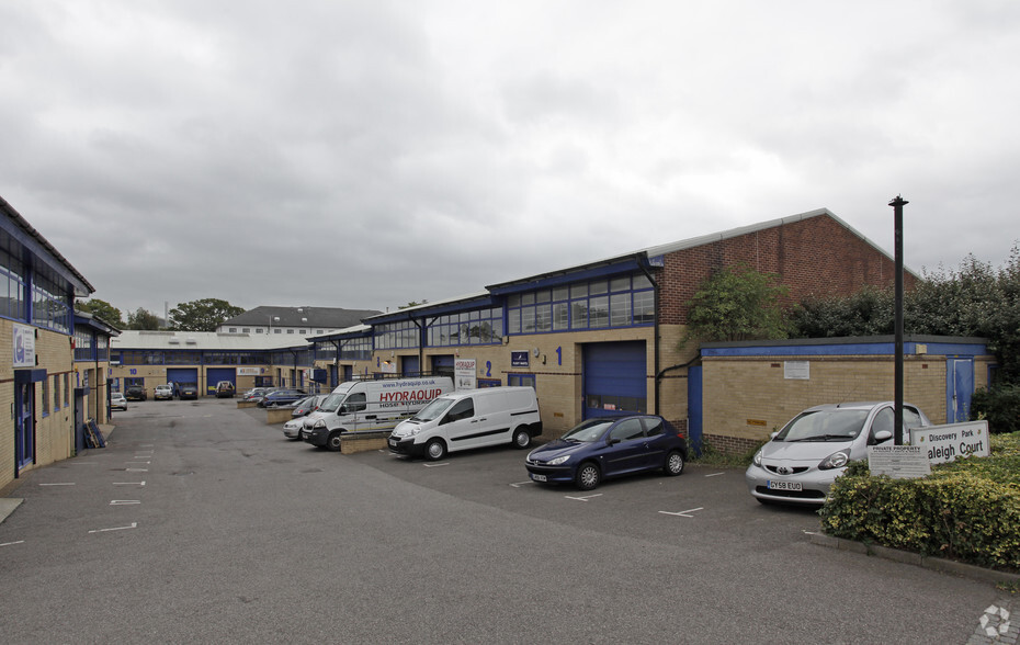 Priestley Way, Crawley for lease - Building Photo - Image 3 of 7