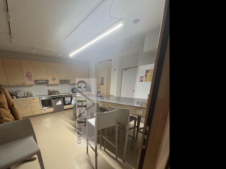 Industrial in Paris for lease - Interior Photo - Image 1 of 2