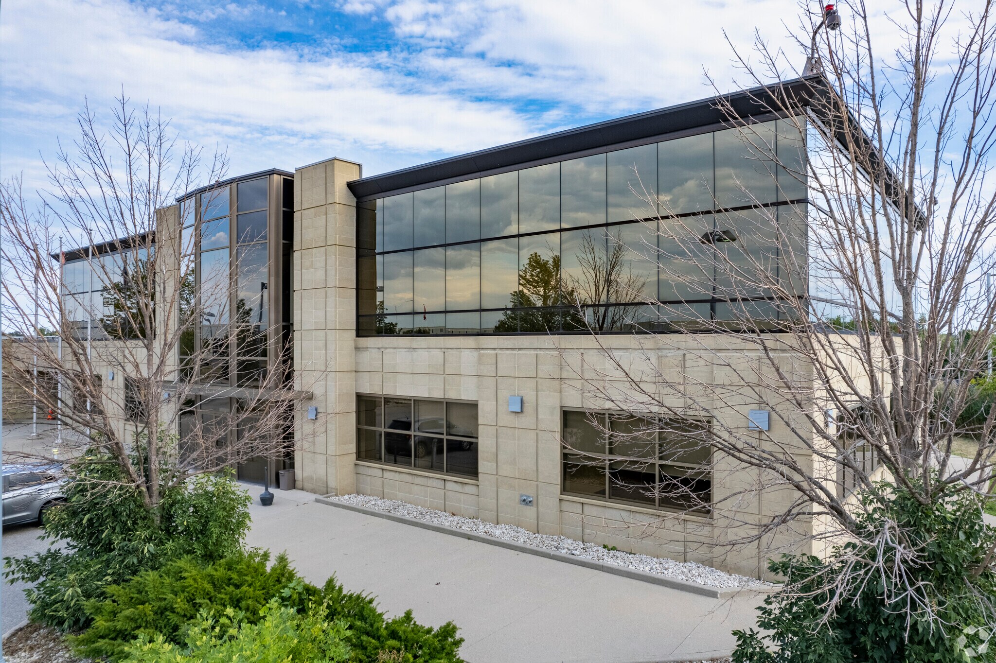 8160 Parkhill Dr, Milton, ON à vendre Photo principale- Image 1 de 1