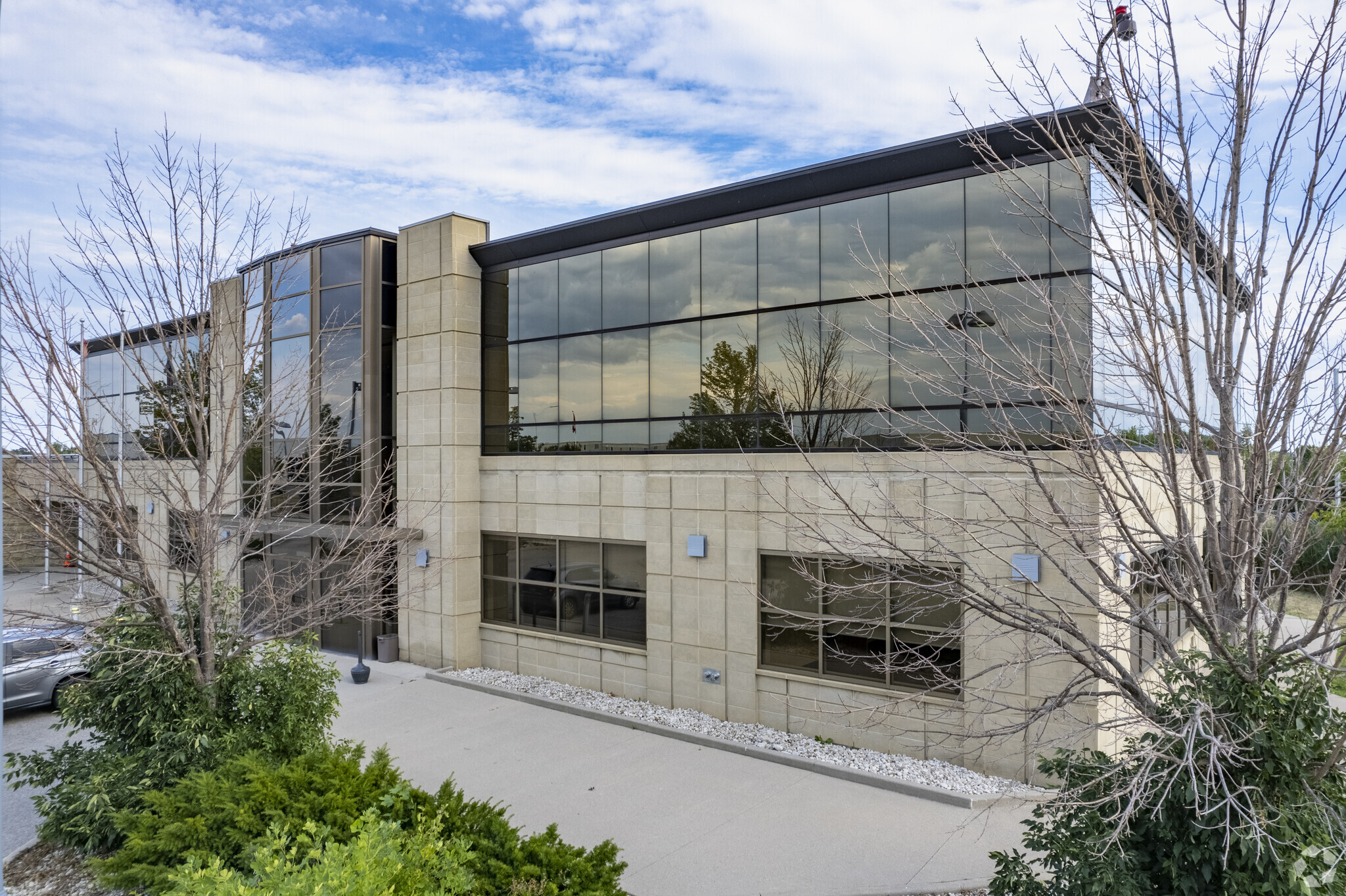 8160 Parkhill Dr, Milton, ON for sale Primary Photo- Image 1 of 1