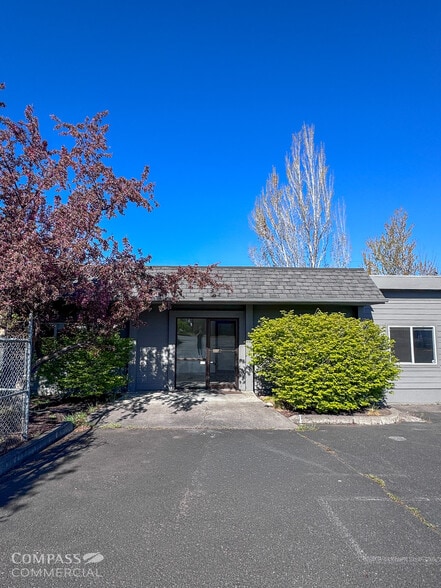 100 NE Hawthorne Ave, Bend, OR for lease - Building Photo - Image 3 of 5