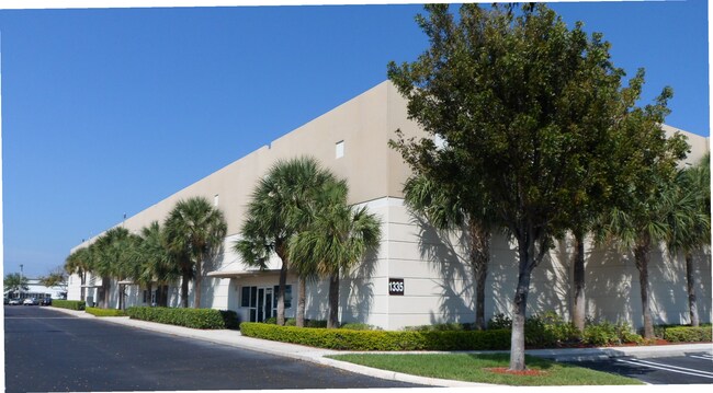 Plus de détails pour 1335 53rd St, Mangonia Park, FL - Industriel à louer