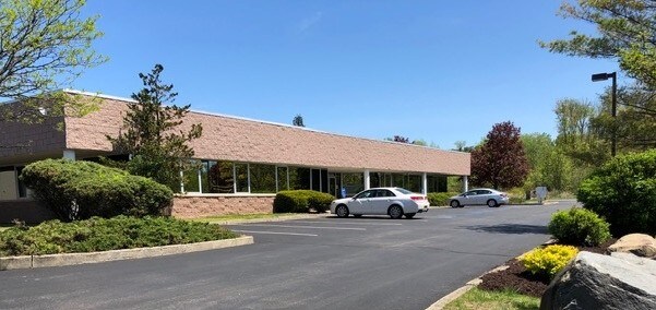 100 Commerce Dr, New Windsor Township, NY à louer - Photo du bâtiment - Image 2 de 4