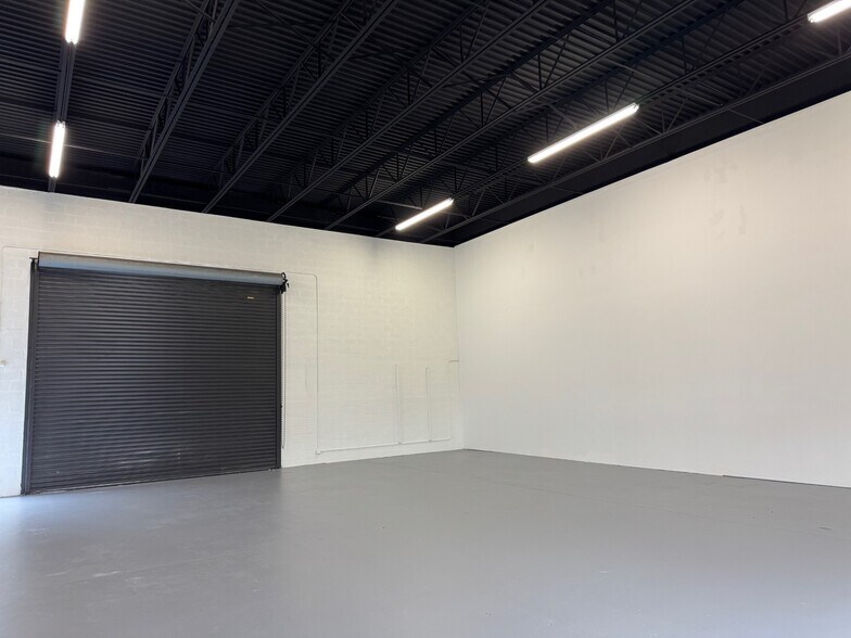 601 Roseland Dr, West Palm Beach, FL à louer - Photo du bâtiment - Image 3 de 13