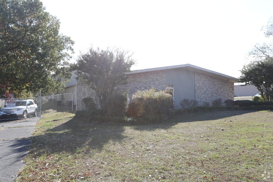 4421 W 61st St, Little Rock, AR à vendre - Photo du bâtiment - Image 2 de 9