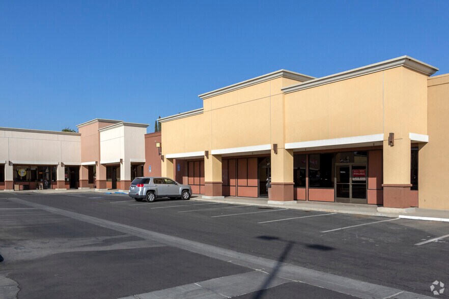 1104-1290 N Lemoore Ave, Lemoore, CA à louer - Photo du bâtiment - Image 3 de 4