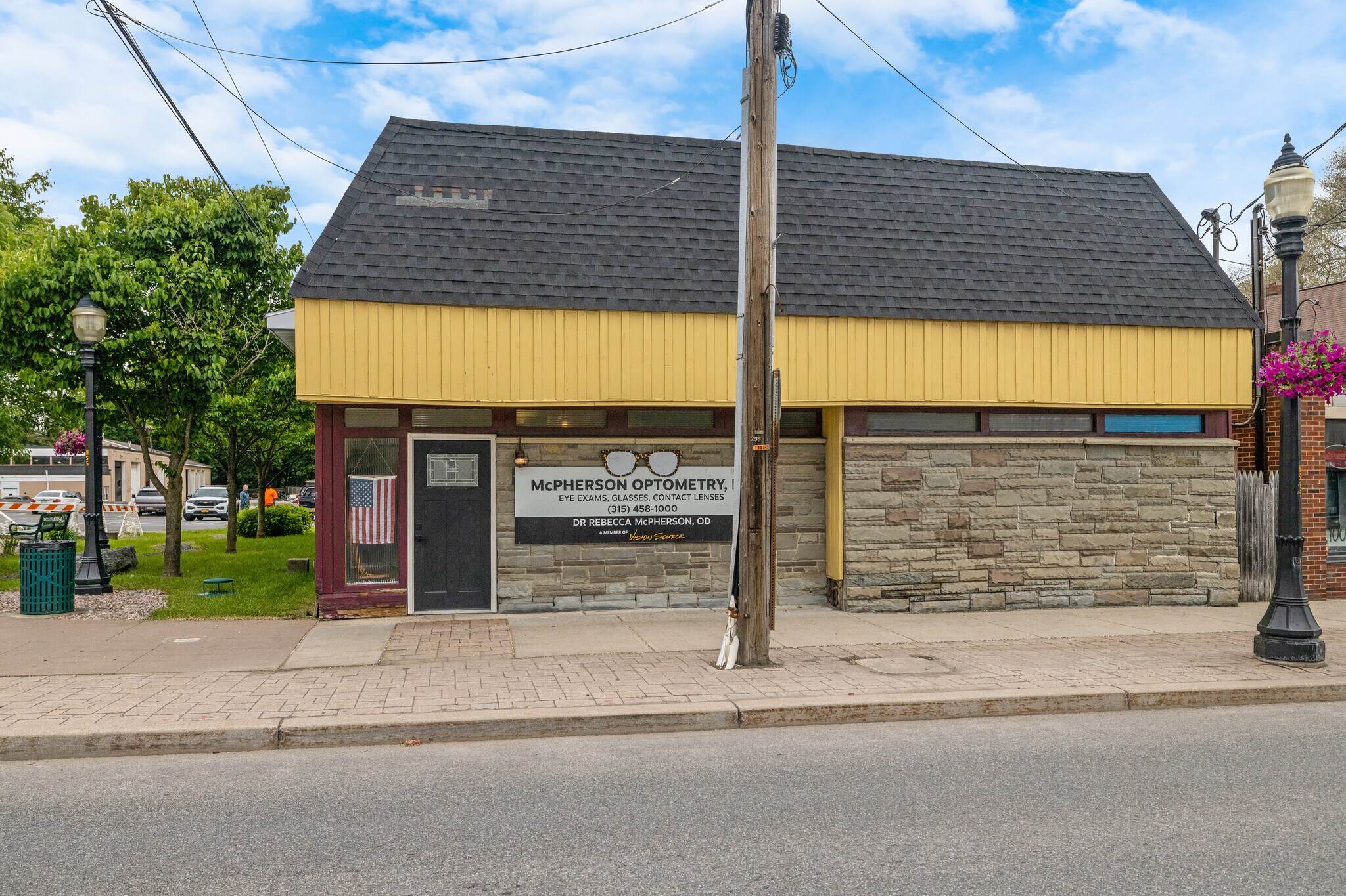 105 N Main St, North Syracuse, NY à vendre Photo du bâtiment- Image 1 de 28