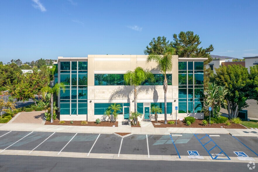 910 Hale Pl, Chula Vista, CA à louer - Photo du bâtiment - Image 3 de 6