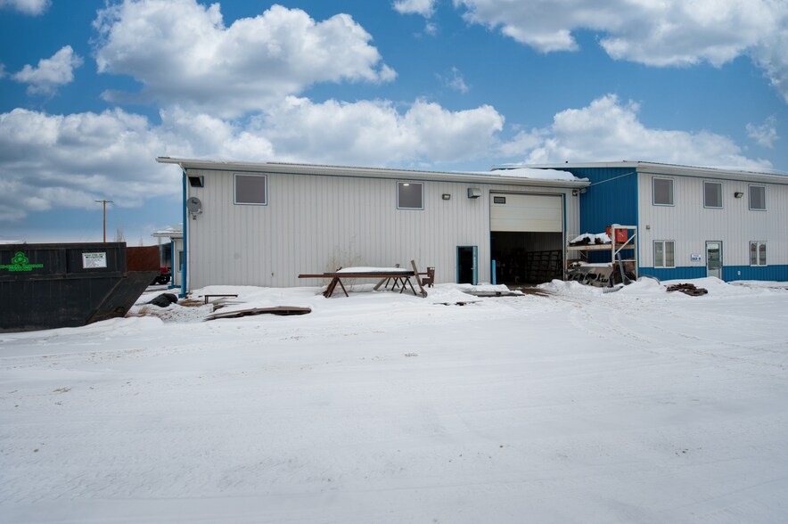 3419 33 St, Whitecourt, AB à vendre - Photo du bâtiment - Image 3 de 33