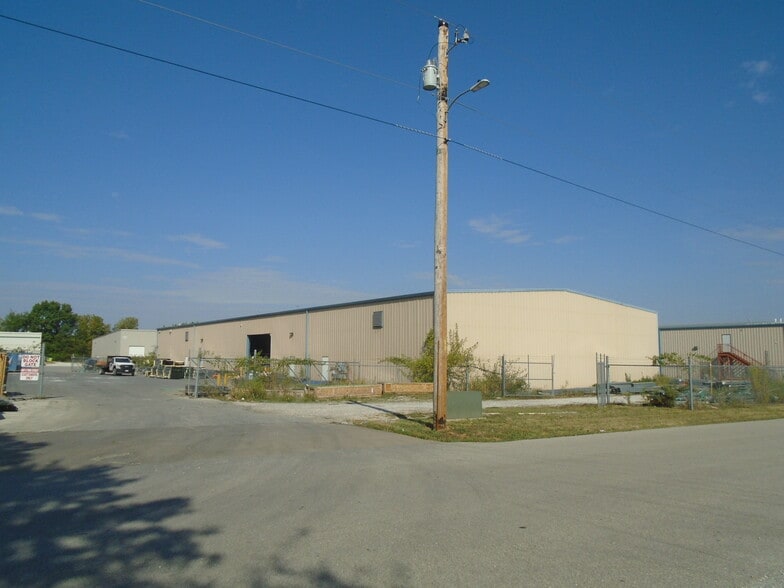 2140 N Bristol Ln, Nixa, MO for lease - Building Photo - Image 1 of 6