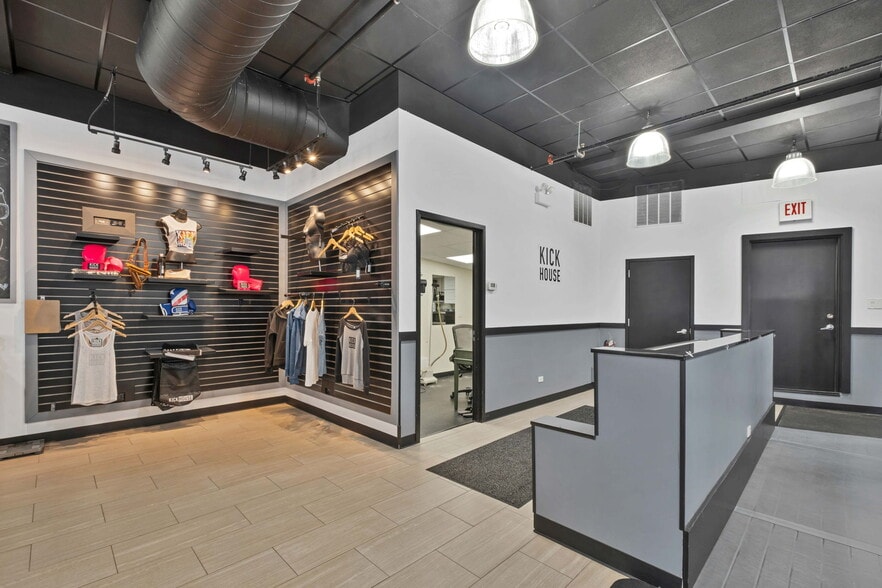 4725 N Western Ave, Chicago, IL for lease - Interior Photo - Image 3 of 8