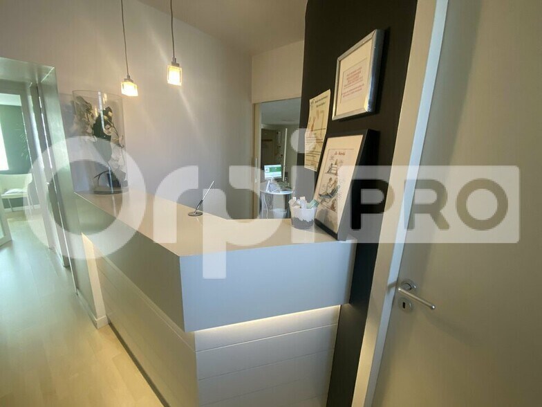 Office in Montanay for sale - Interior Photo - Image 2 of 5