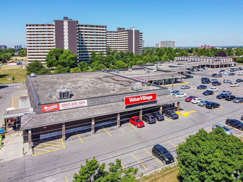 2806-2824 Victoria Park Av, Toronto, ON à louer - Photo du bâtiment - Image 2 de 2