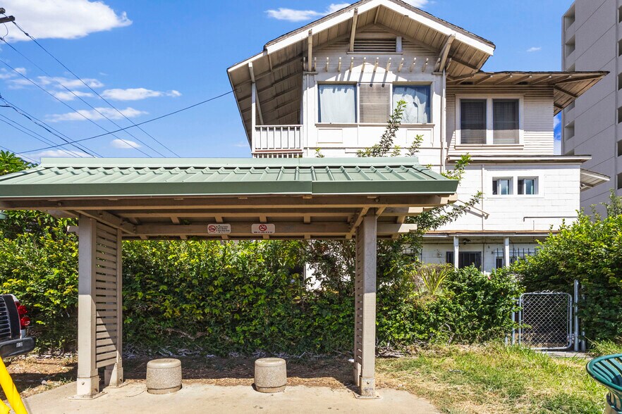 404 Magellan Ave, Honolulu, HI à vendre - Photo du bâtiment - Image 2 de 6