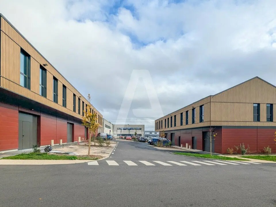 Flex in Marcoussis for sale Building Photo- Image 1 of 11