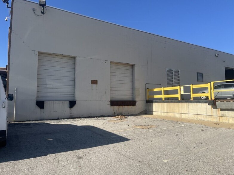 1419-1423 Strassner Dr, Brentwood, MO for lease - Building Photo - Image 2 of 9