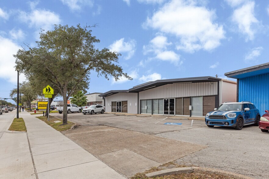 408 Nasa Rd 1, Webster, TX à louer - Photo du bâtiment - Image 2 de 10