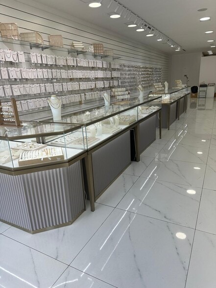 1929 NW 20th St, Miami, FL for lease - Building Photo - Image 3 of 7