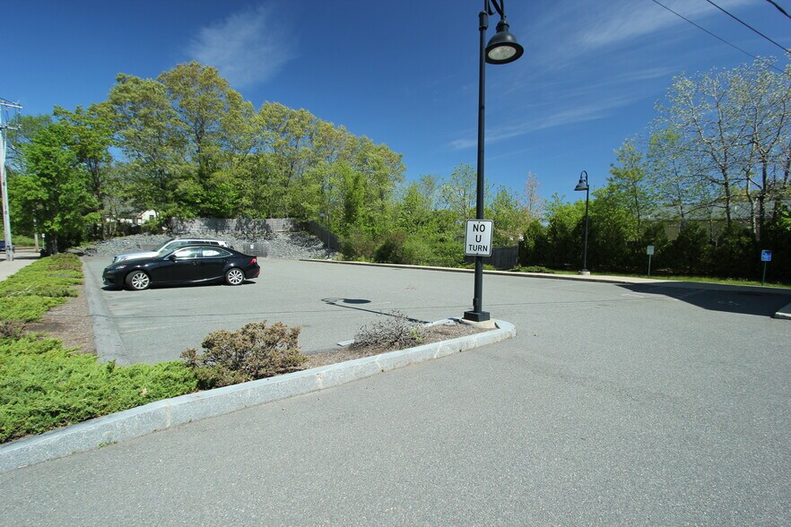 233 W Central St, Franklin, MA à louer - Photo du bâtiment - Image 3 de 6