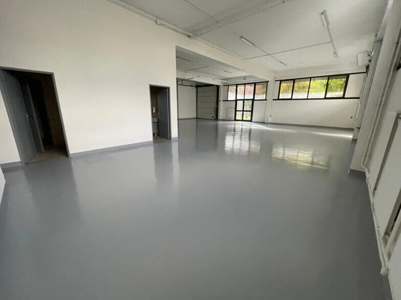 Industrial in Nanterre for lease - Interior Photo - Image 3 of 20