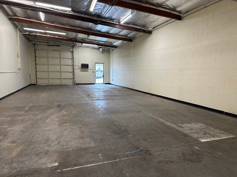 9600 Cozycroft Ave, Chatsworth, CA à louer - Photo du bâtiment - Image 3 de 4