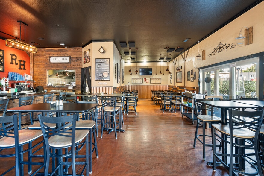 401 Oak St, Brookings, OR à vendre - Photo intérieure - Image 3 de 32