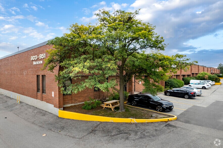 903-951 Matheson Blvd E, Mississauga, ON à louer - Photo principale - Image 1 de 7