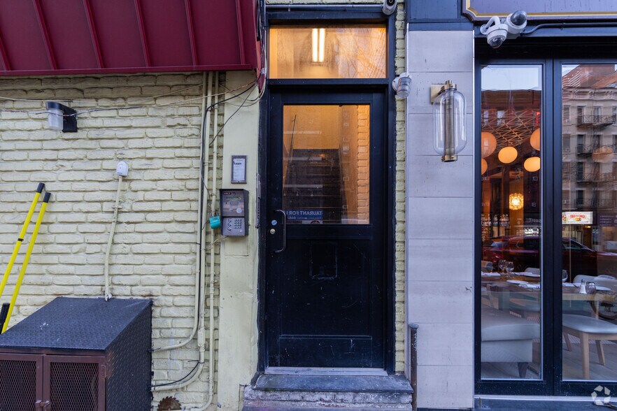 1133 1st Ave, New York, NY à louer - Photo du bâtiment - Image 2 de 4