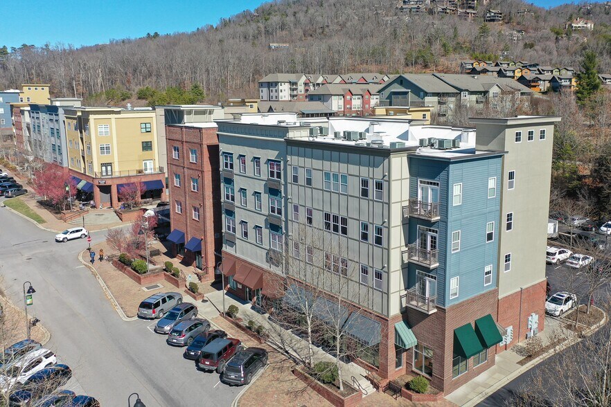 41-61 N Merrimon Ave, Asheville, NC à louer - Photo du bâtiment - Image 3 de 17
