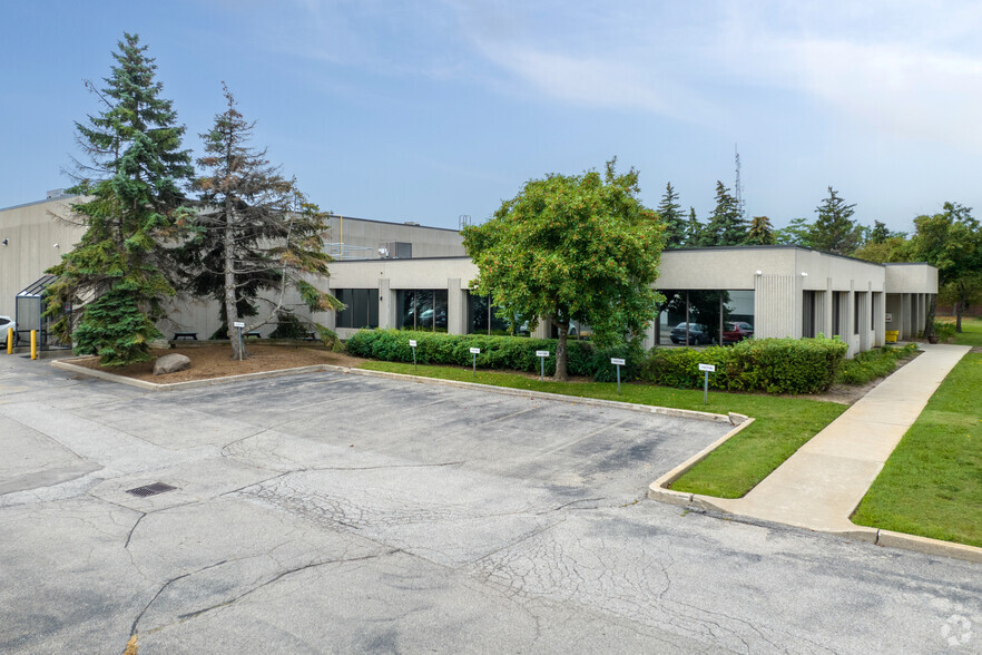 330 Britannia Rd E, Mississauga, ON à vendre - Photo principale - Image 1 de 1