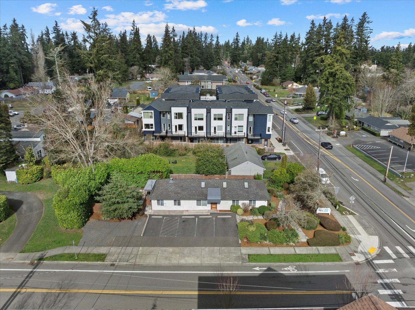 5603 230th St SW, Mountlake Terrace, WA à louer Photo du bâtiment- Image 1 de 18