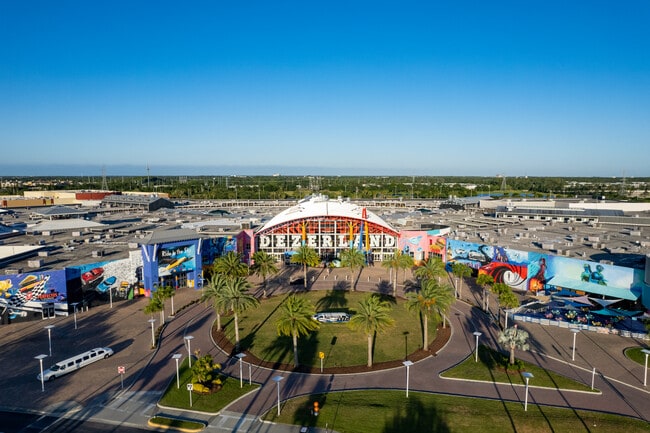 Plus de détails pour 5250 International Dr, Orlando, FL - Commerce de détail à louer