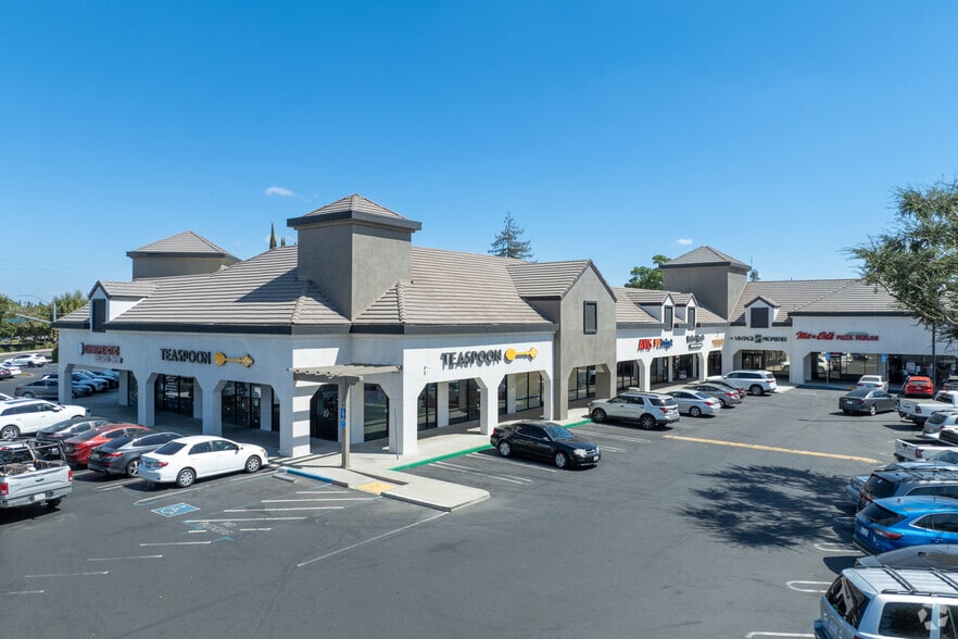 3900 Pelandale Ave, Modesto, CA à louer - Photo du bâtiment - Image 2 de 4