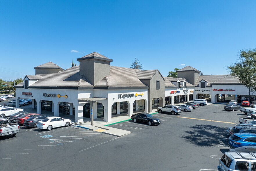 3900 Pelandale Ave, Modesto, CA à louer - Photo principale - Image 3 de 5