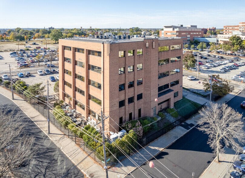 235 Plain St, Providence, RI à vendre - Photo du bâtiment - Image 2 de 6