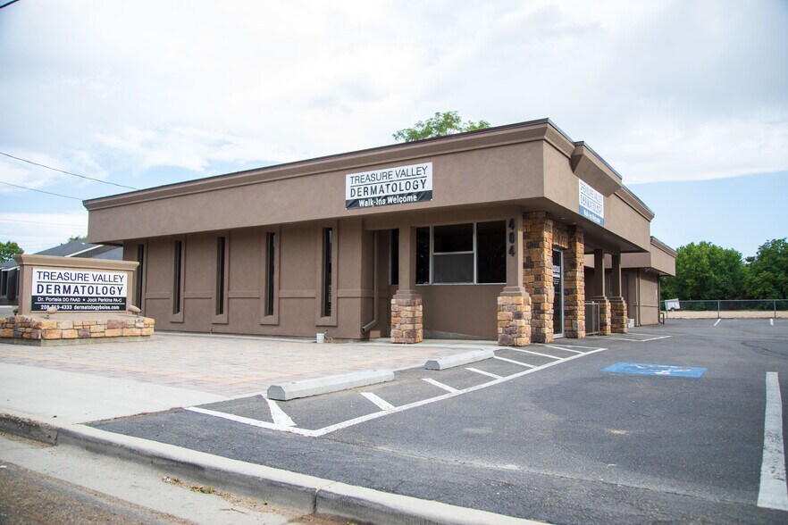 404 E Elm St, Caldwell, ID à louer - Photo du bâtiment - Image 2 de 8