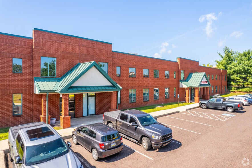 319 Commerce Ct, Pottstown, PA for lease - Primary Photo - Image 1 of 5