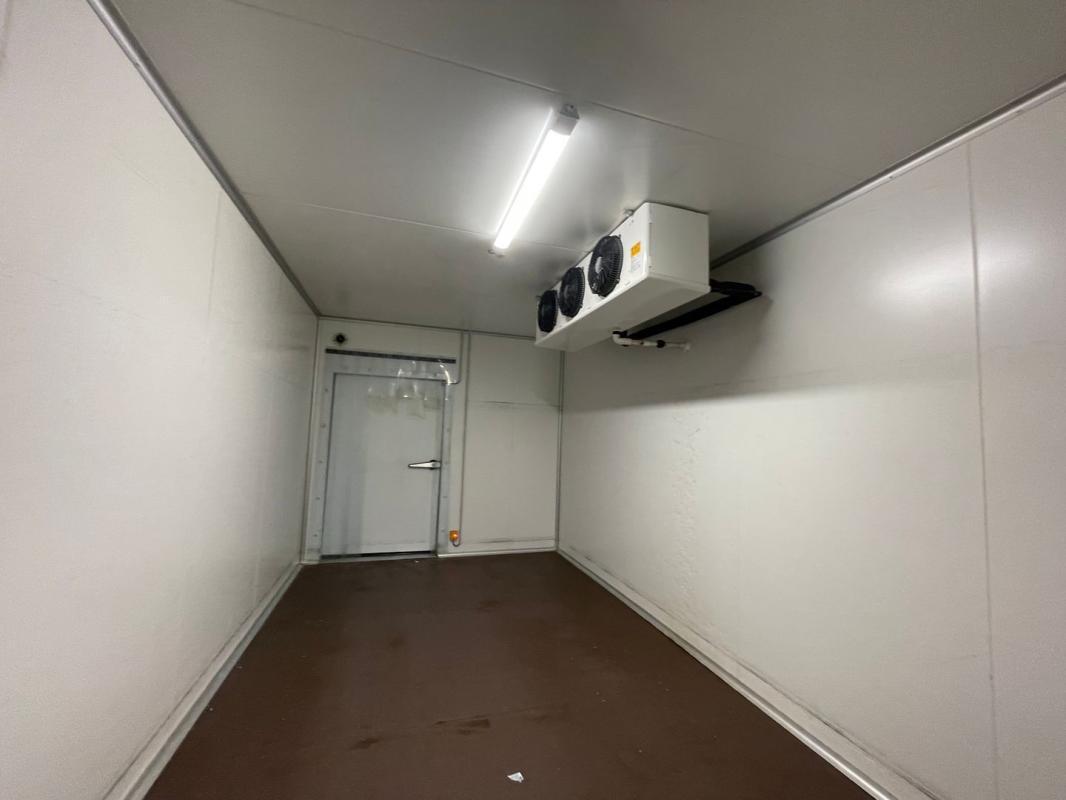 Industrial in Chevilly-Larue for lease Interior Photo- Image 1 of 7