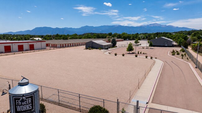 Plus de détails pour 2480-2490 N Powers Blvd, Colorado Springs, CO - Industriel à louer
