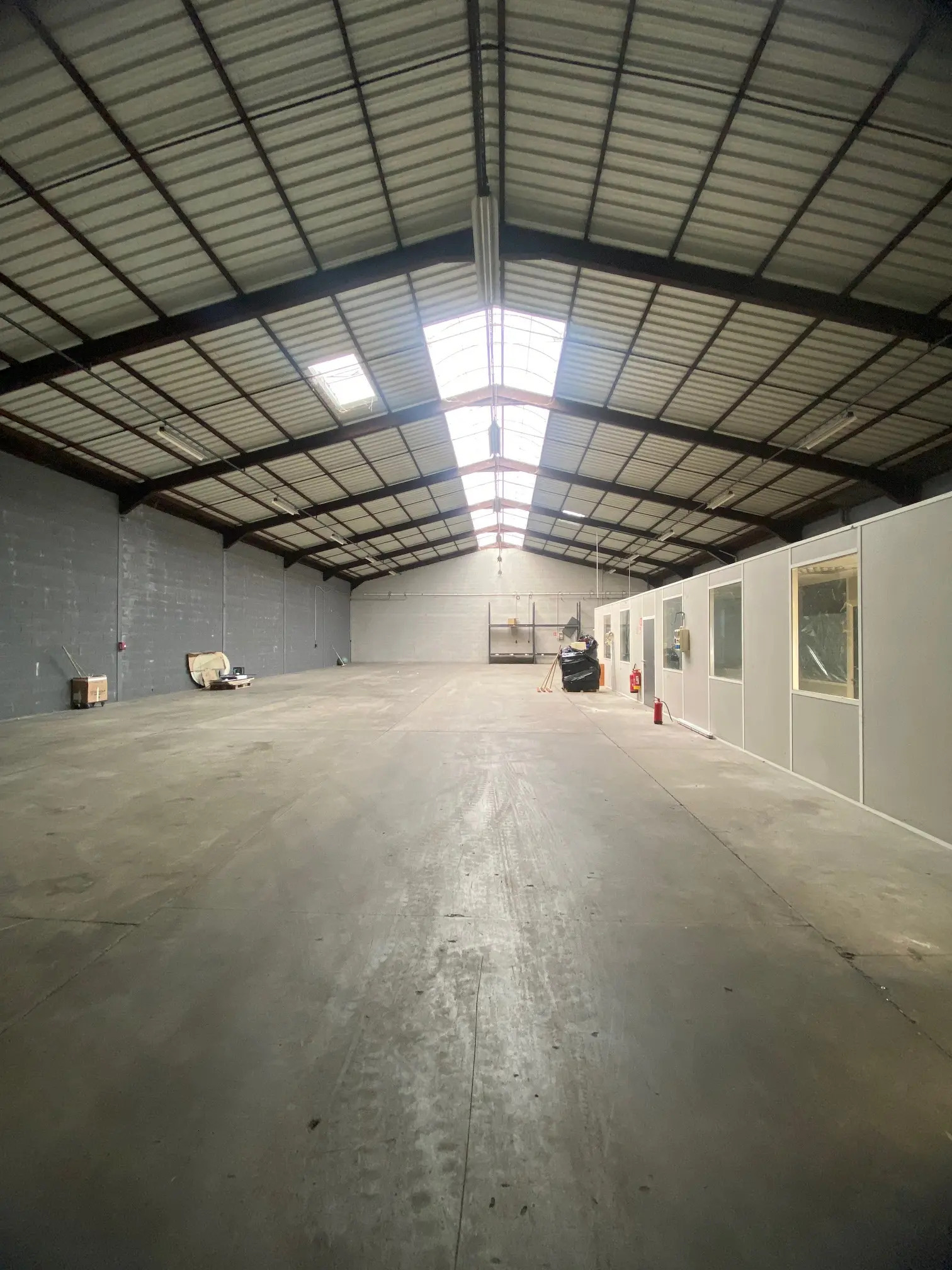 Flex in Brignais for lease Interior Photo- Image 1 of 4