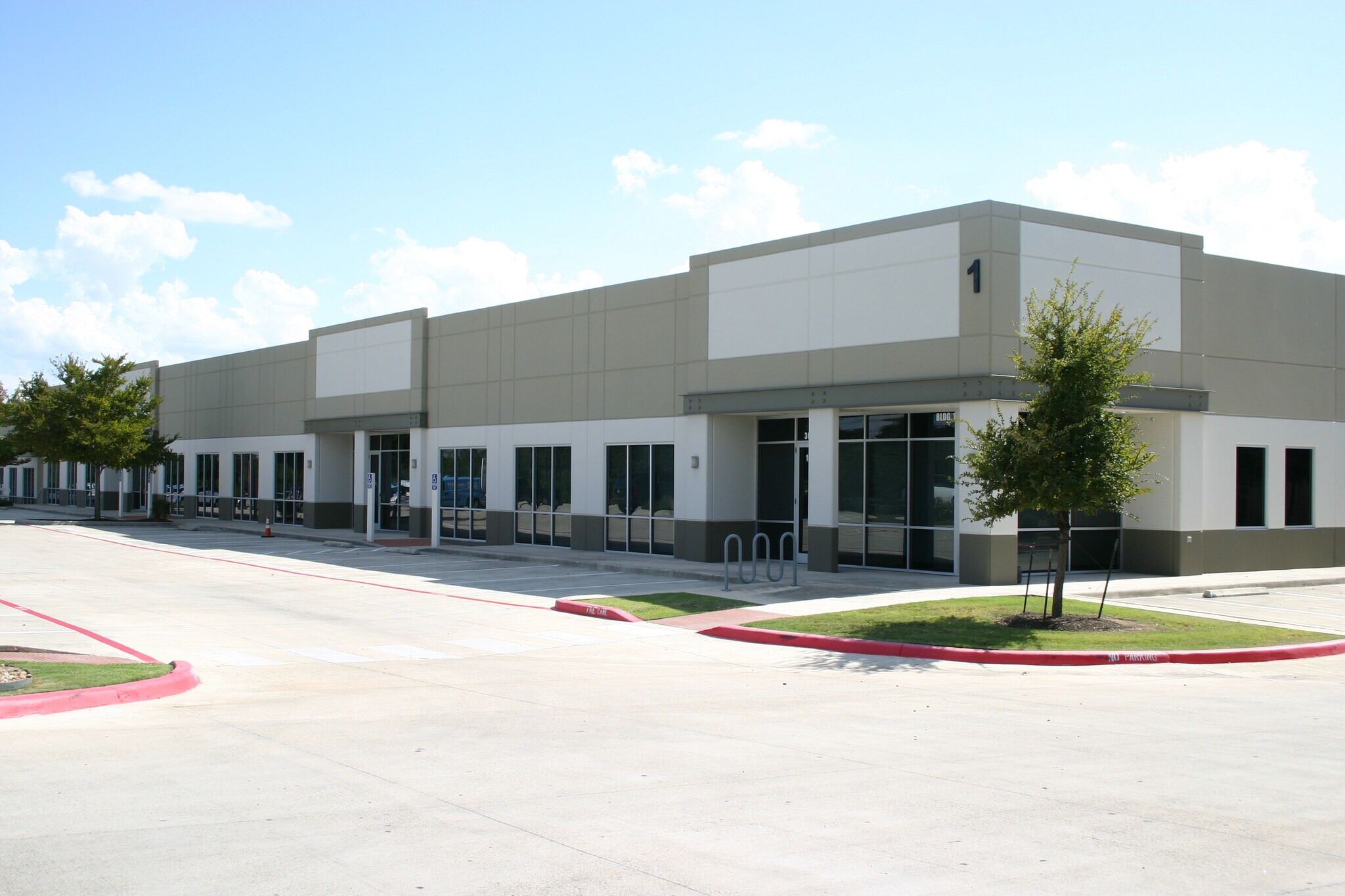 3660 Thousand Oaks Dr, San Antonio, TX à louer Photo du bâtiment- Image 1 de 23