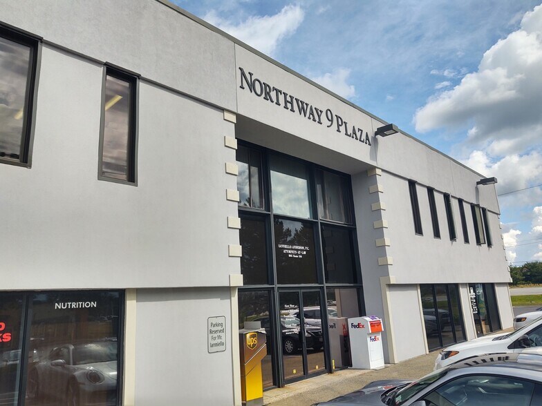 805 Route 146, Clifton Park, NY à louer - Photo du bâtiment - Image 2 de 8